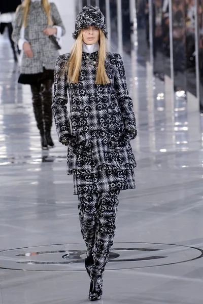 Look 2
